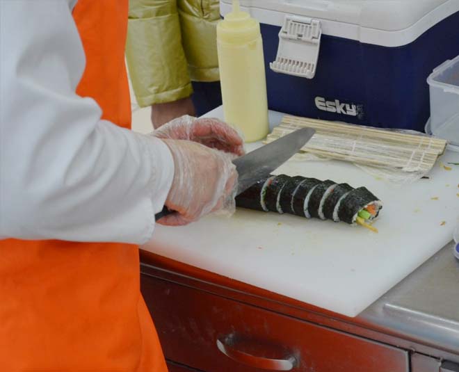 japan sushi snack cutting