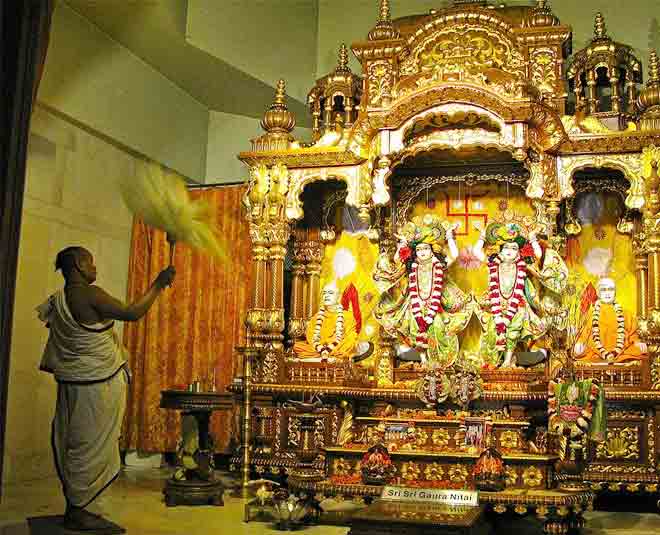 must visit famous temples in delhi hare krishna temple
