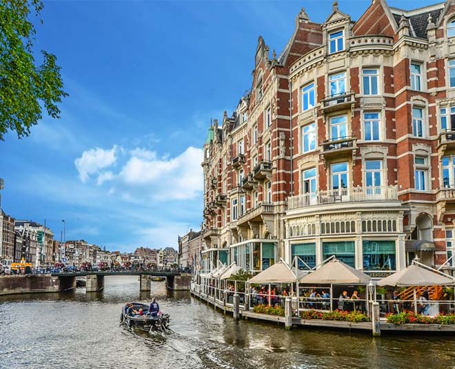 girl gang trip inside