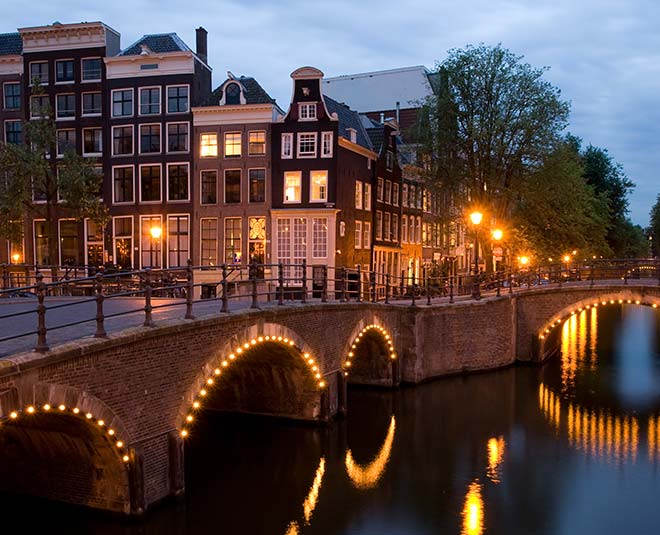 girl gang trip inside