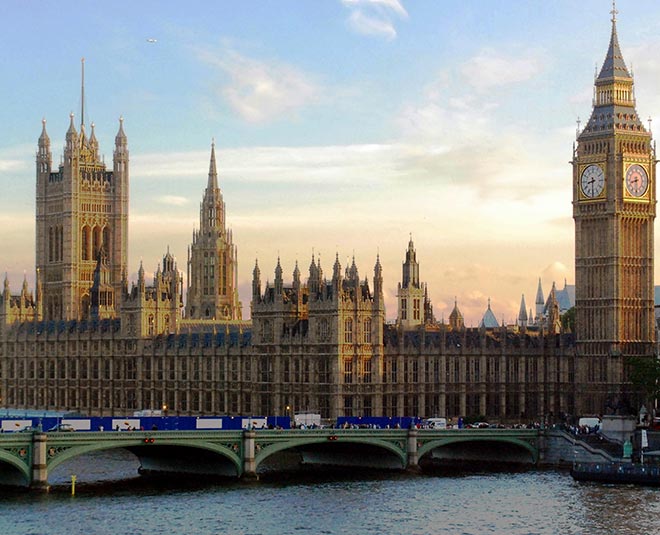 girl gang trip inside