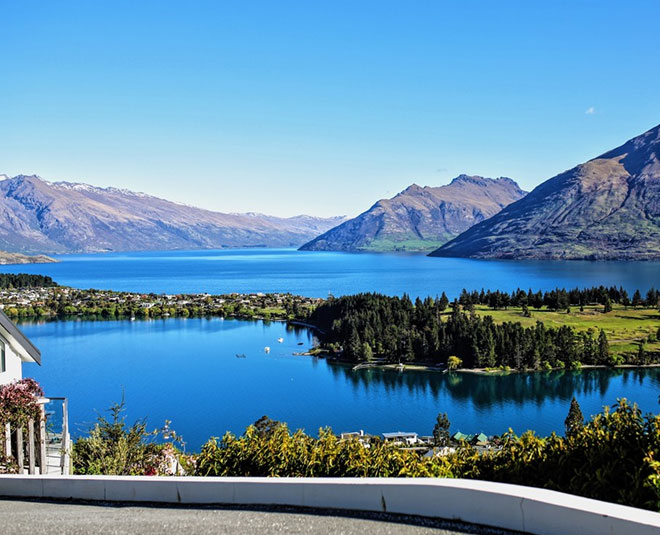 girl gang trip inside