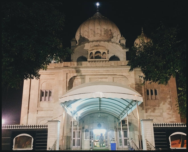 majnu ka tilla inside