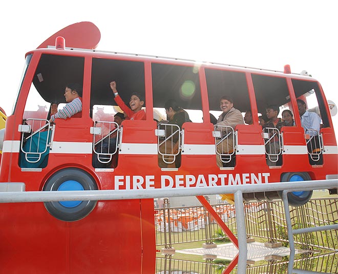 metro walk children day delhi