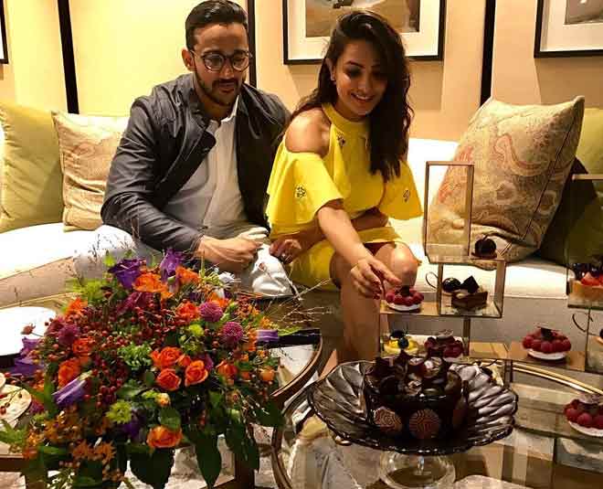 Anita Hassanandani eat sweets