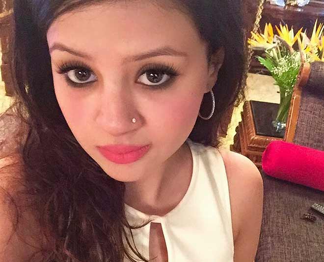 sakshi dhoni glamours look