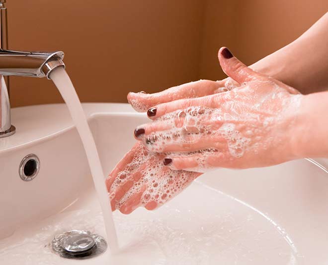 Expert talks about home remedies for removal of mehendi from hands