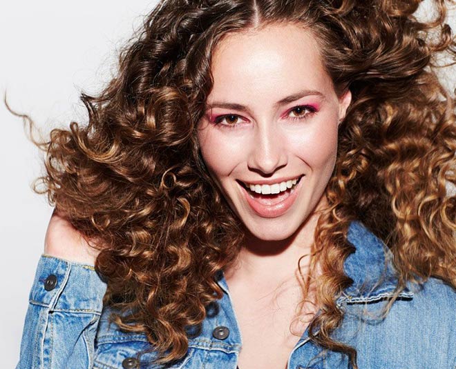 kangana ranaut curly hairs inside