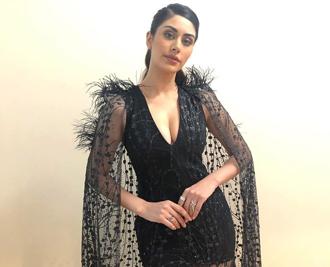 warina hussain shimmer outfits black gown inside