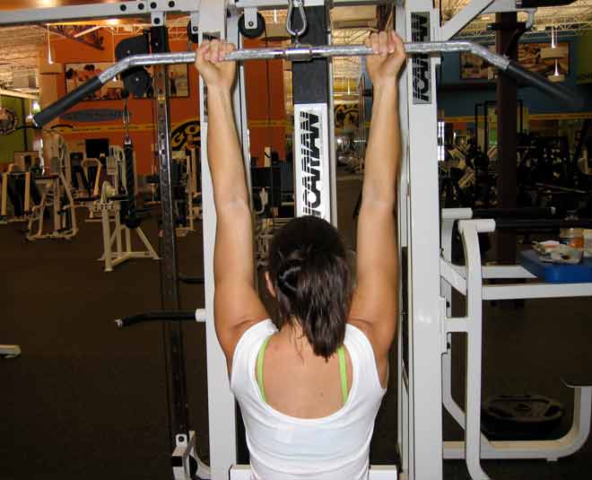 Back exercise close grip front pull down