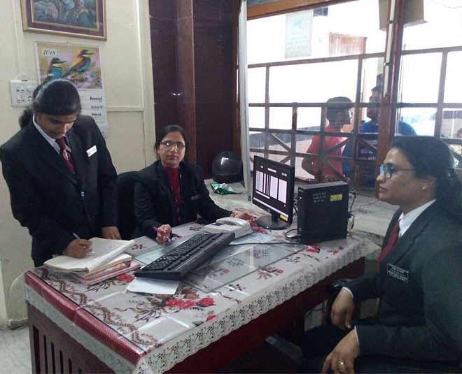 Gandhinagar railway station of jaipur has become a second ladies special railway station of india ()