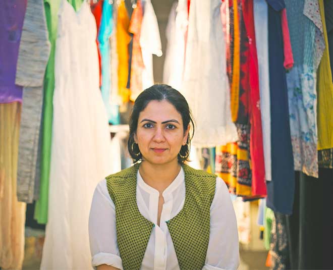 This woman collect rape victims clothes and exhibit it in several places ()
