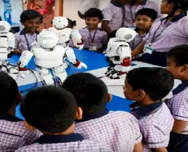 a girl invent educational robots for school students ()