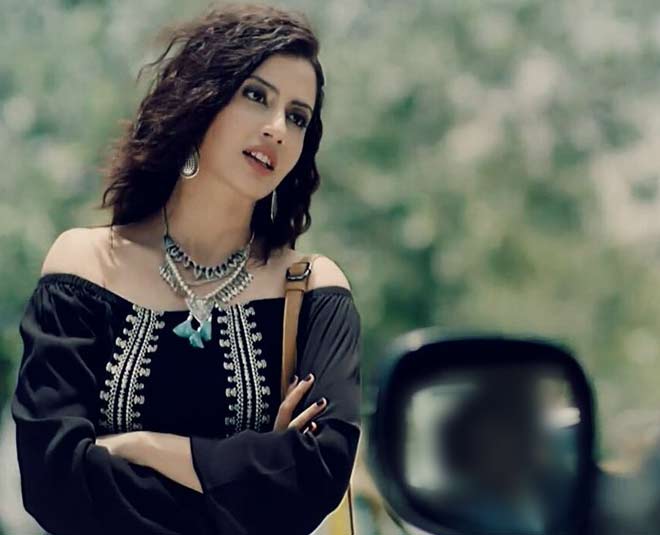 tv actress smriti kalra travel inside