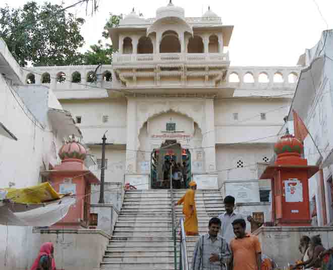 no entry of gents inside