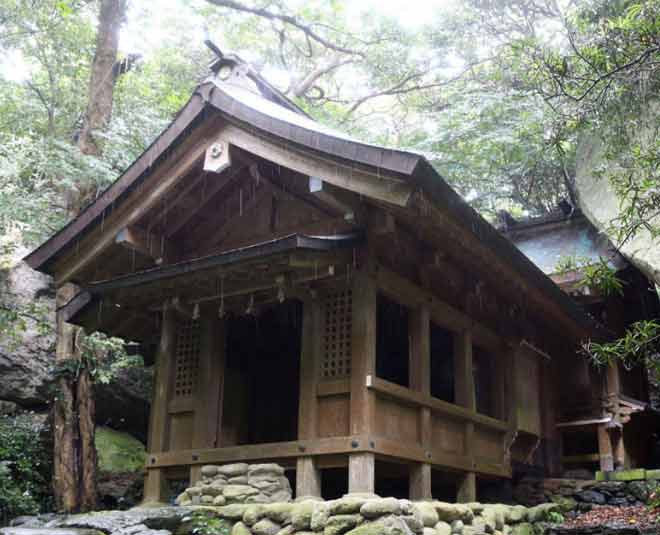 women's entry on this island strictly forbidden inside