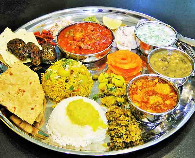 According to ayurveda right way of eating food at home