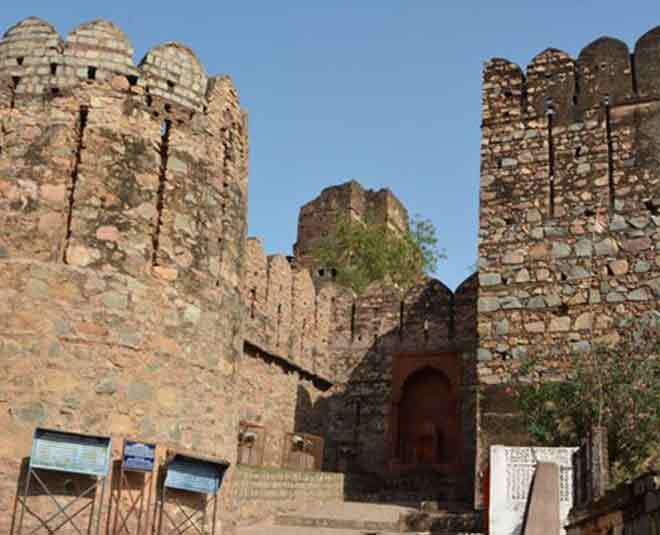 Rani laxmi bai summer palace fort barua sagar fort travel this monsoon travel