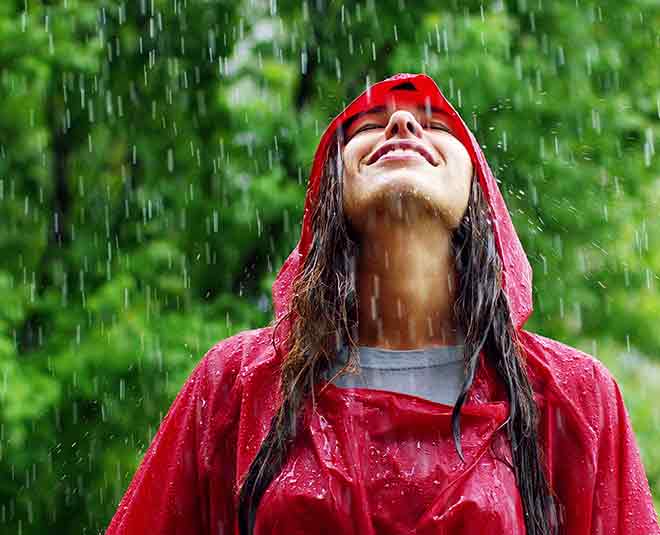 oily skin problem inrainy season finalinside