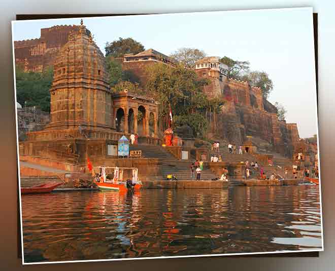 om shaped island onkareshwar