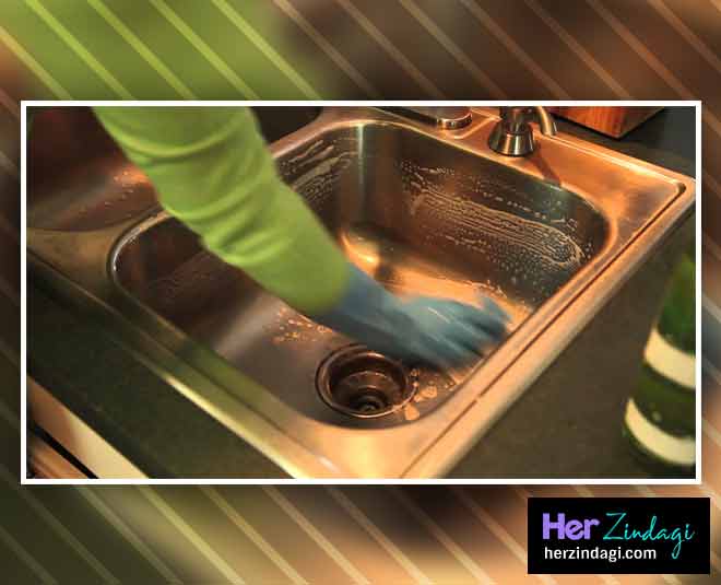 sink semll in monsoon INSIDE