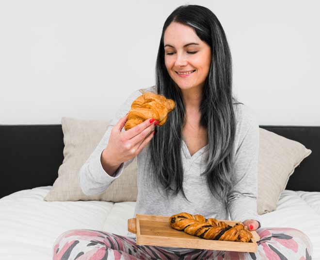 Health and money loss of eating food on bed