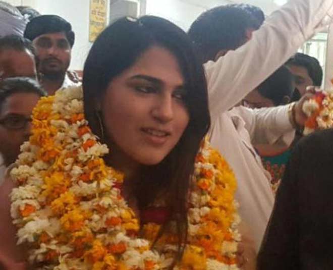 in the age of she become a sarpanch of village ()