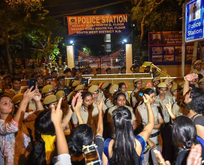 protest against molestation case jnu in