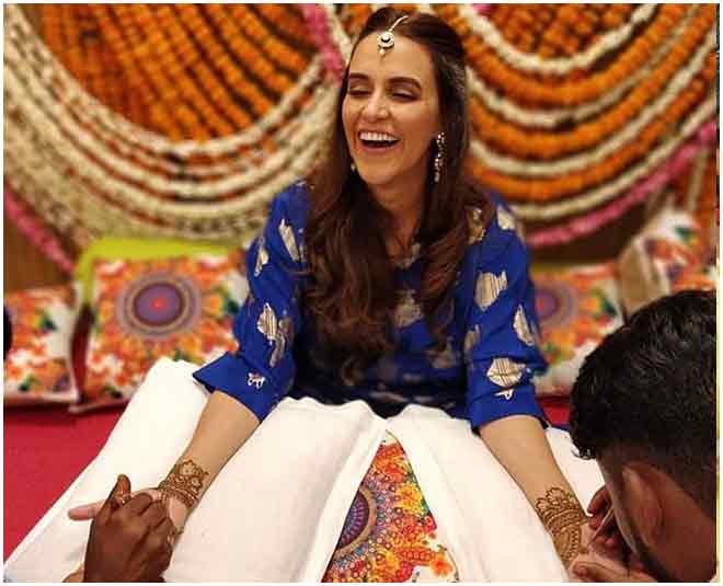 NEHA DHUPIA MEHNDI inside