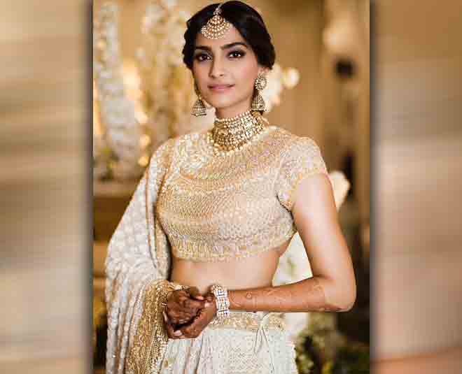 sonam kapoor sangeet makeup hairstyle