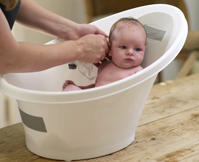 Important tips for bathing baby inside