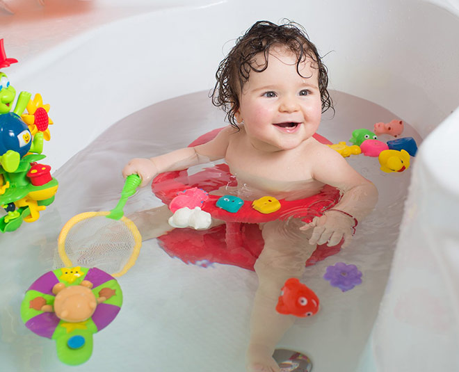 Important tips for bathing baby inside