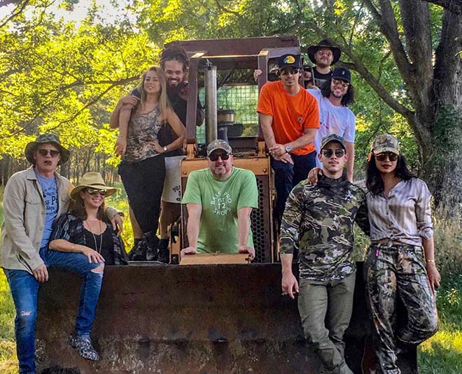 priyanka chopra and nick jonas romantic pictures on instagram