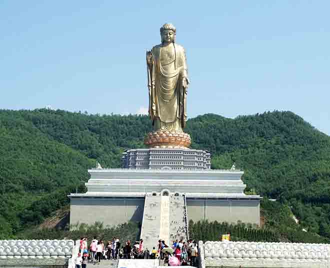 spring temple buddha  world famous statues