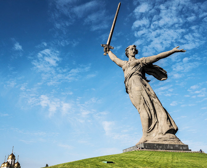 the motherland calls  world famous statues