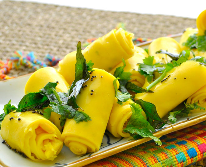 Bollywood actress kareena kapoor nutritionist rujuta talks about gujrati dish khandvi