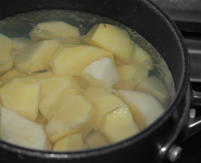 boil potatoe tips inside