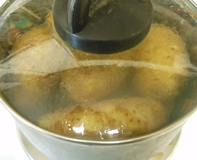 boil potatoe tips inside