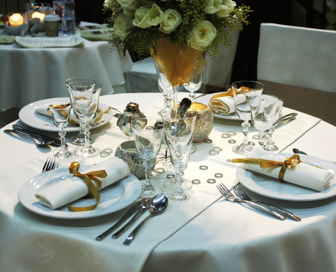 table ettiquates fortable napkin inside