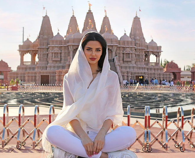 Do you know aishwarya rai bachchan have  lookalikes in bollywood industry  mahlagha jaberi