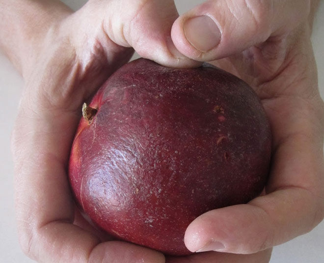 how to select a pomegranate