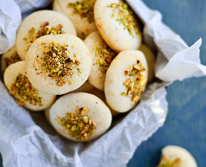 pistachio lemon cookie inside