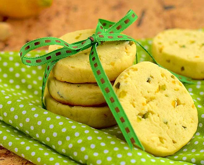 pistachio lemon cookie inside