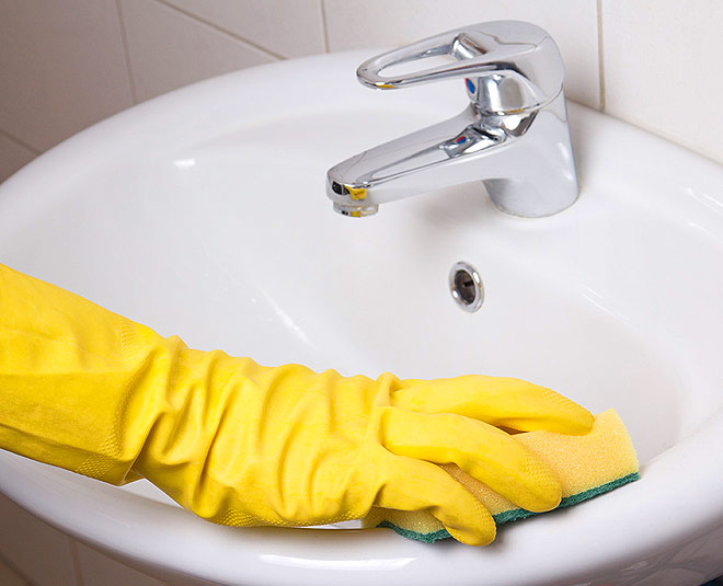 vinegar home cleaning tips washbasin inside