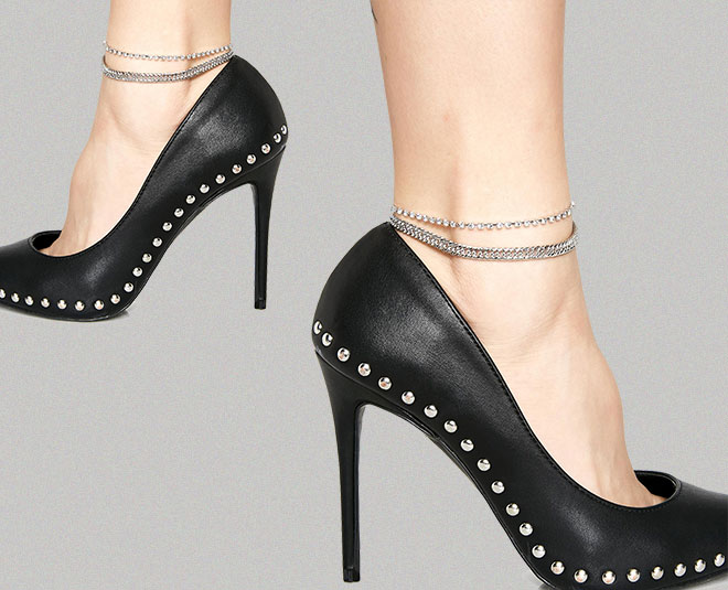 fashion statement with minimalist daily wear jewellery inside