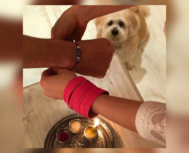 sara introduces mommy amrita favourite child its neither her nor brother side