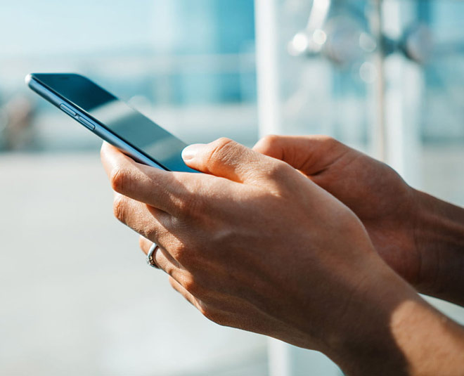 things to take care while giving access your partner to social media inside