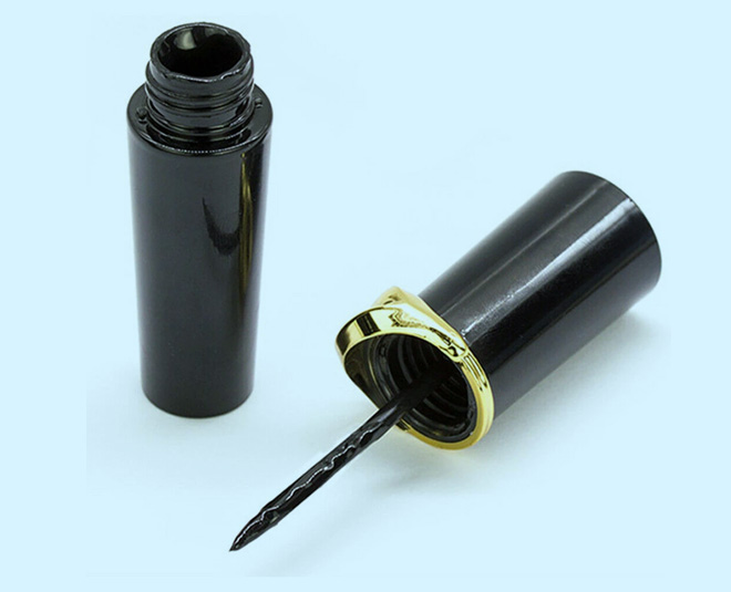 use dry eyeliner this way instead of throwing inside