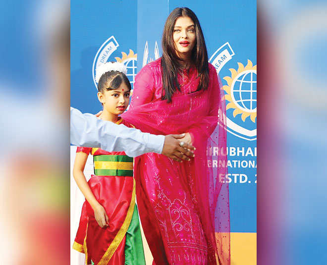 Aaradhya bachchan saree look, mother