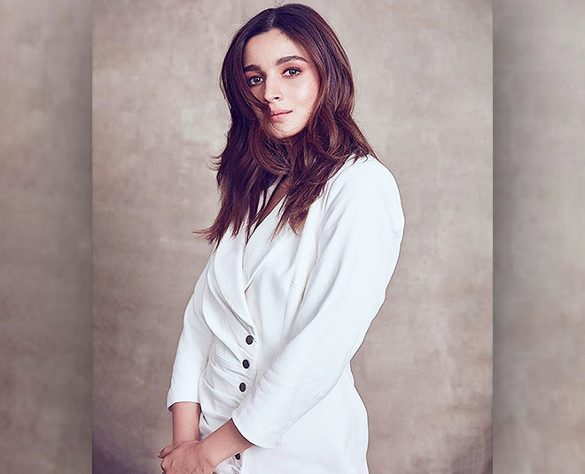 alia bhatt style pink and black inside